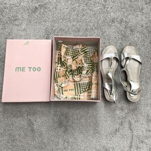 Me Too Metallic Snake T-Strap Sandals Womens 10M Silver Open Toe Casual W/ Box